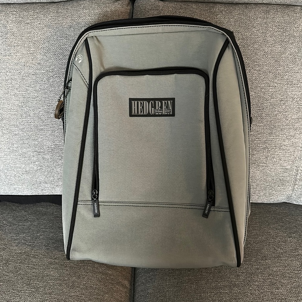 HEDGREN backpack in gray. Used, in very good condition.